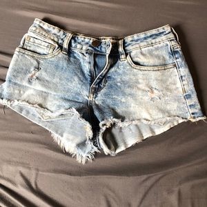 Bullhead Low-Rise Shorts